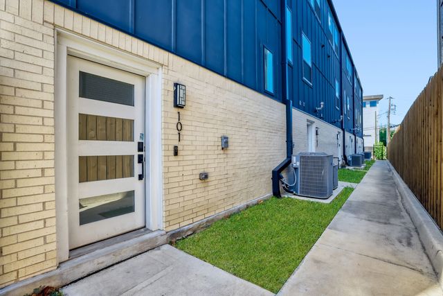 2614 N Carroll Avenue 101, Dallas, TX 75204