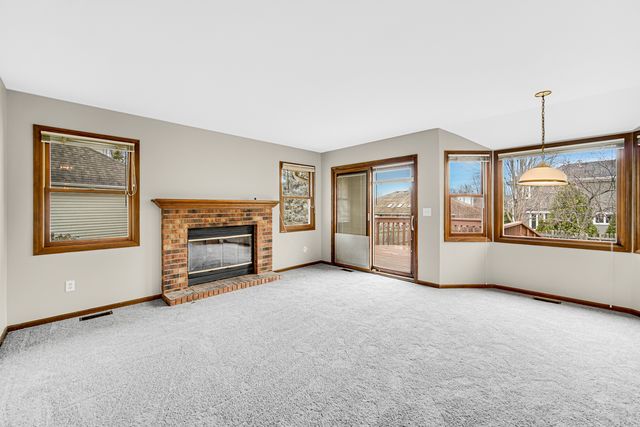 2420 Harbor Court, Aurora, IL 60504