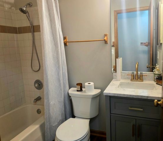 2420 Harbor Court, Aurora, IL 60504