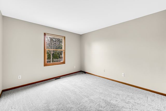 2420 Harbor Court, Aurora, IL 60504