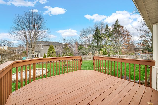 2420 Harbor Court, Aurora, IL 60504