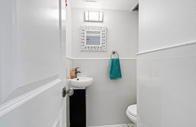 3909 N Ocean Boulevard 102, Fort Lauderdale, FL 33308