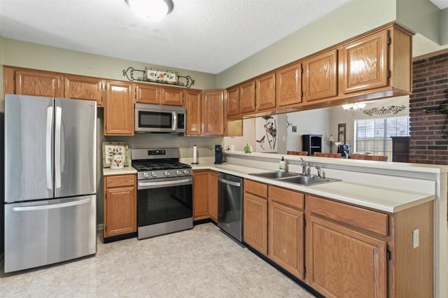 3418 Creek Manor Drive, Houston, TX 77339