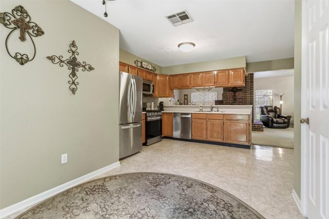 3418 Creek Manor Drive, Houston, TX 77339
