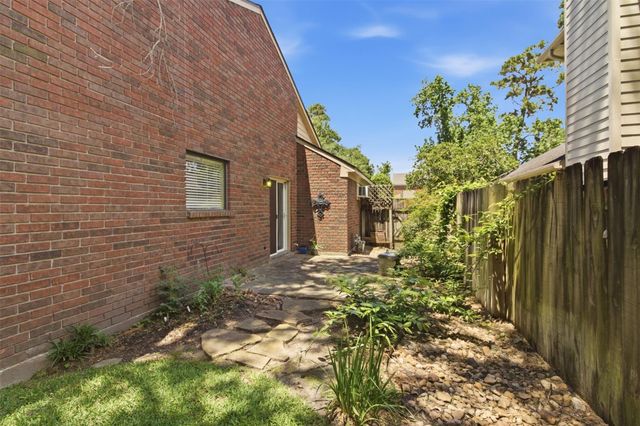 3418 Creek Manor Drive, Houston, TX 77339