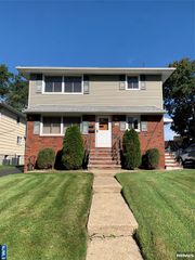113 Rochelle Parkway 2, Saddle Brook, NJ 07663