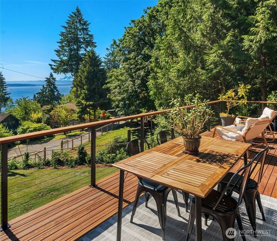 10014 SW 122nd Place, Vashon, WA 98070