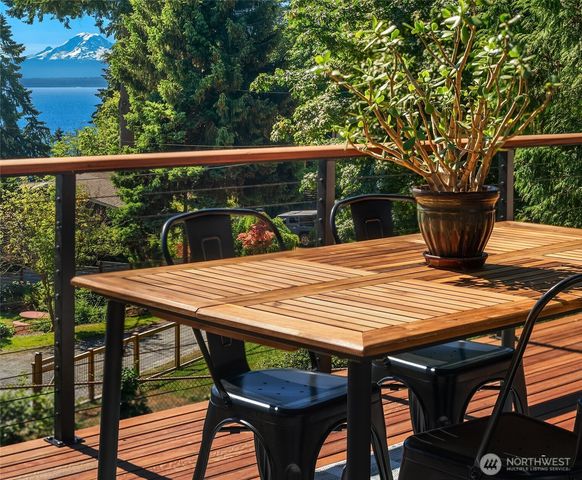 10014 SW 122nd Place, Vashon, WA 98070