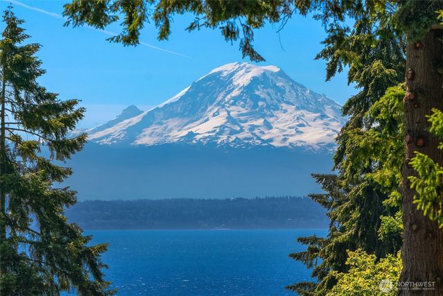 10014 SW 122nd Place, Vashon, WA 98070