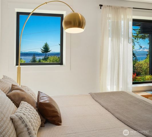 10014 SW 122nd Place, Vashon, WA 98070