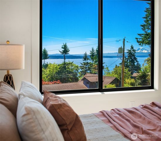 10014 SW 122nd Place, Vashon, WA 98070