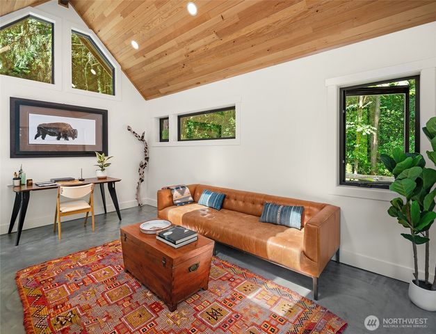 10014 SW 122nd Place, Vashon, WA 98070