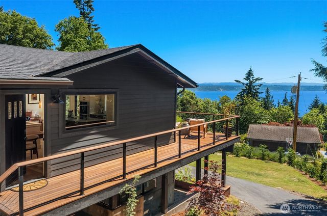 10014 SW 122nd Place, Vashon, WA 98070