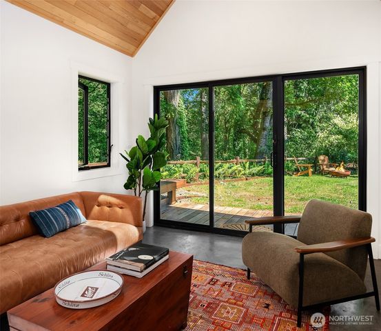 10014 SW 122nd Place, Vashon, WA 98070