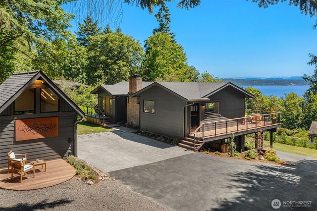 10014 SW 122nd Place, Vashon, WA 98070