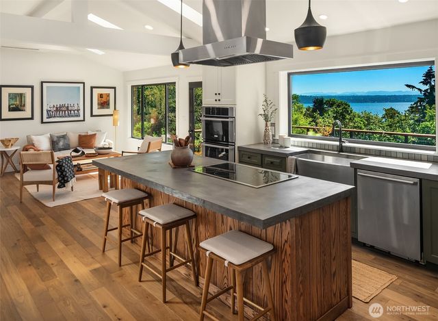 10014 SW 122nd Place, Vashon, WA 98070