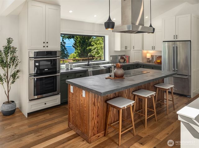 10014 SW 122nd Place, Vashon, WA 98070