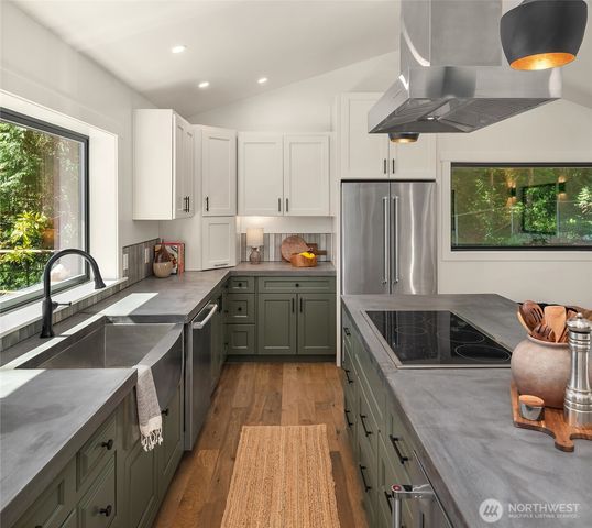 10014 SW 122nd Place, Vashon, WA 98070