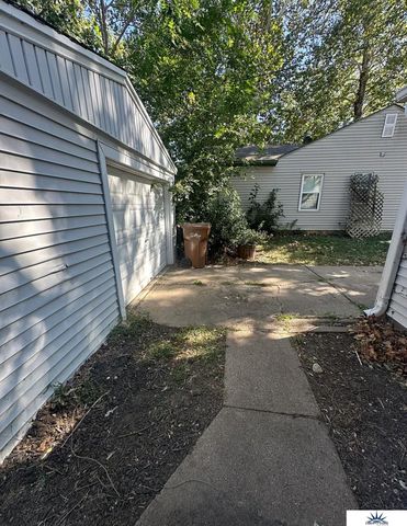 404 W 30th Avenue, Bellevue, NE 68005