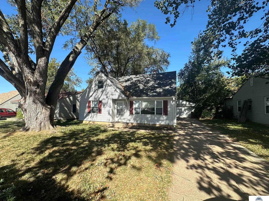 404 W 30th Avenue, Bellevue, NE 68005