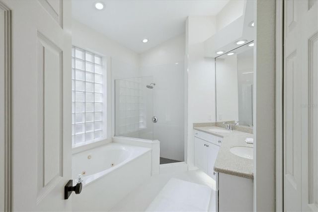 7904 HAMPTON COURT, University Park, FL 34201