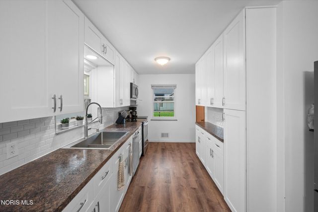 802 Johnson Street, Maumee, OH 43537