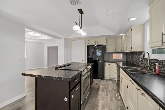 220 Sidney Street E, Saint Paul, MN 55107