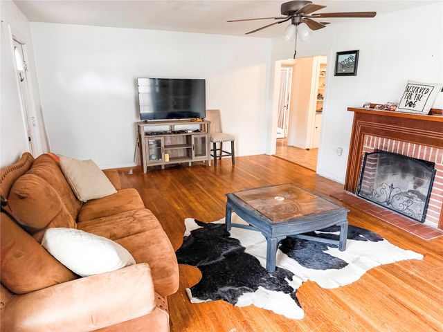 1136 W Long Street, Stephenville, TX 76401