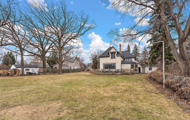 231 Isabel Street W, Saint Paul, MN 55107