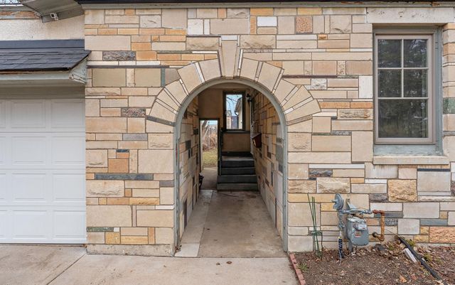 231 Isabel Street W, Saint Paul, MN 55107