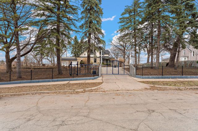 231 Isabel Street W, Saint Paul, MN 55107