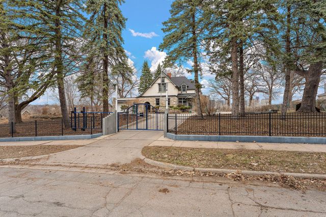 231 Isabel Street W, Saint Paul, MN 55107