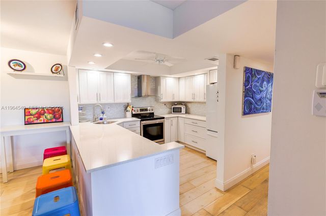 4201 N Ocean Drive 304, Hollywood, FL 33019