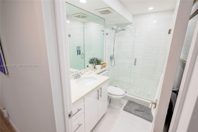 4201 N Ocean Drive 304, Hollywood, FL 33019
