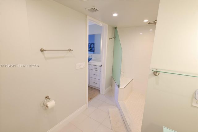 4201 N Ocean Drive 304, Hollywood, FL 33019