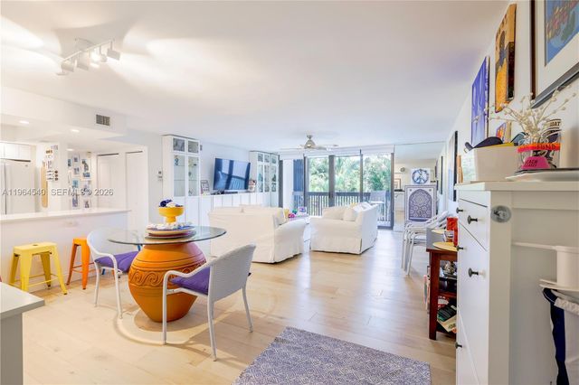 4201 N Ocean Drive 304, Hollywood, FL 33019