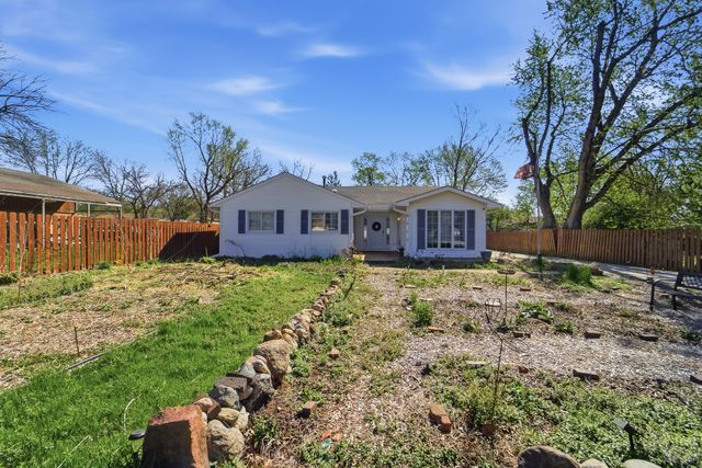 3513 E 37th Street, Des Moines, IA 50317