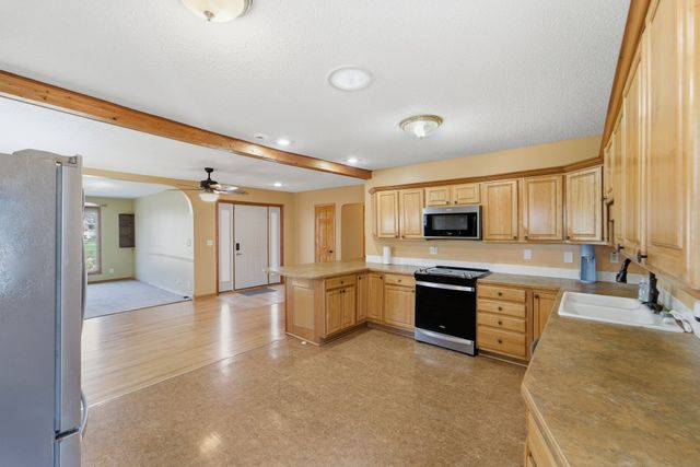 3513 E 37th Street, Des Moines, IA 50317