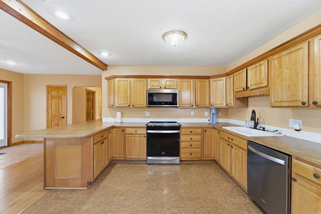 3513 E 37th Street, Des Moines, IA 50317