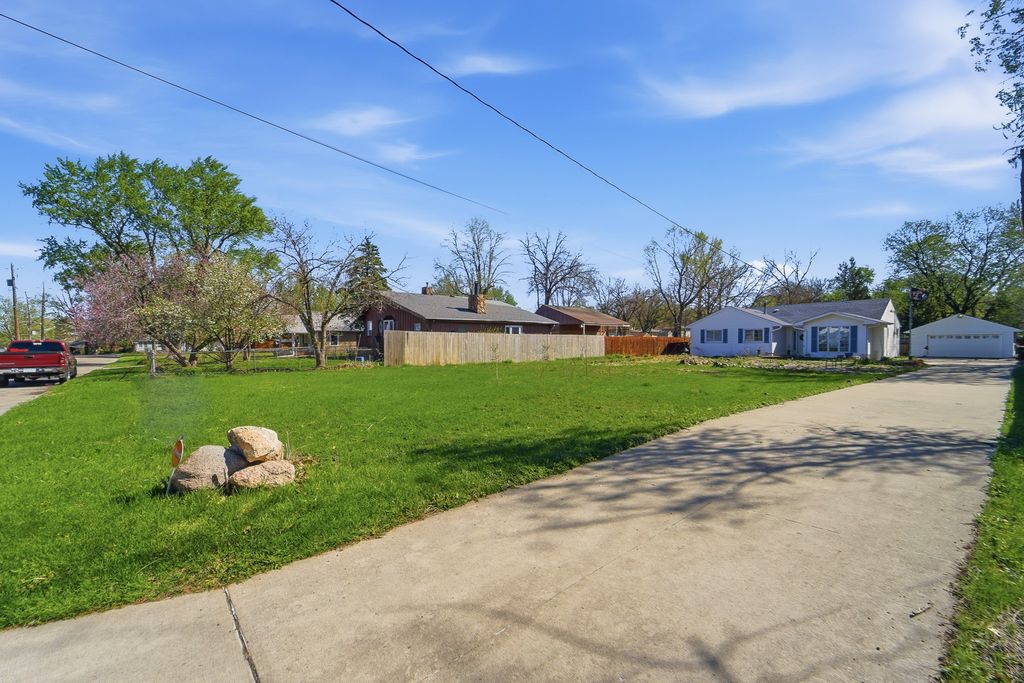 3513 E 37th Street, Des Moines, IA 50317