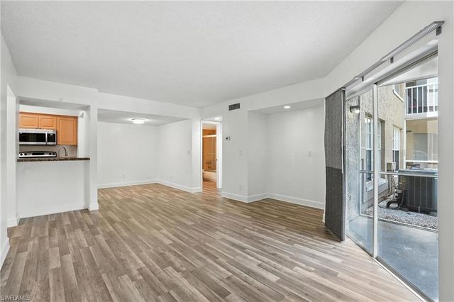 201 Santa Clara DR 5, Naples, FL 34104