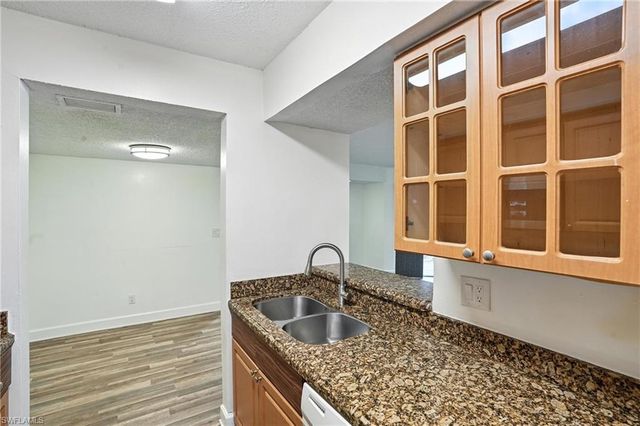 201 Santa Clara DR 5, Naples, FL 34104