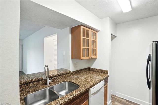 201 Santa Clara DR 5, Naples, FL 34104