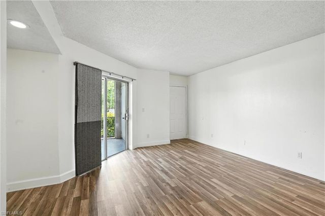 201 Santa Clara DR 5, Naples, FL 34104
