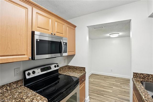 201 Santa Clara DR 5, Naples, FL 34104