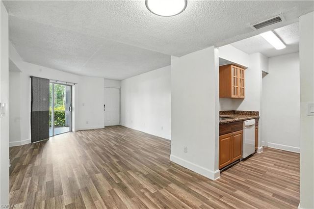 201 Santa Clara DR 5, Naples, FL 34104