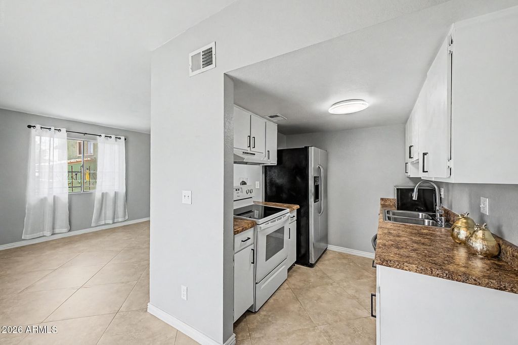 803 E COCHISE Drive, Phoenix, AZ 85020 — photo 4