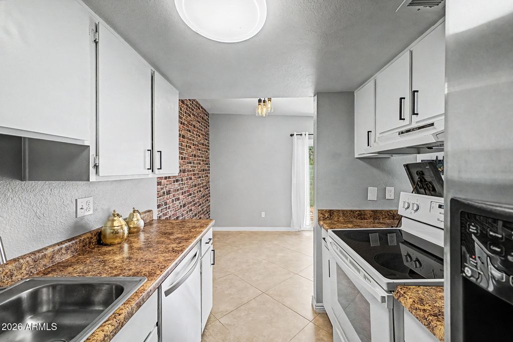 803 E COCHISE Drive, Phoenix, AZ 85020 — photo 5