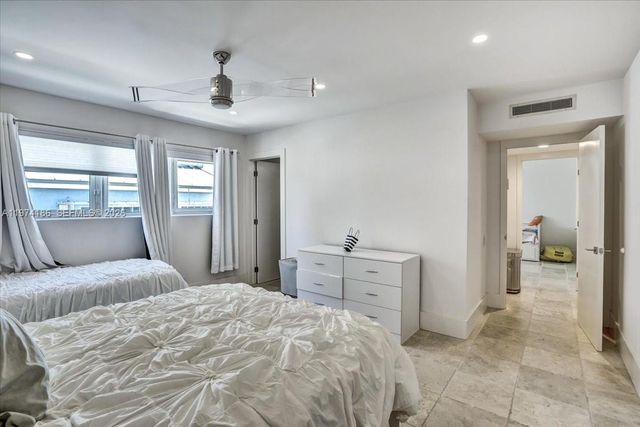 3036 N Atlantic Boulevard, Fort Lauderdale, FL 33308