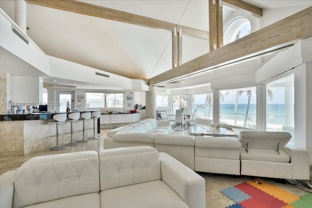 3036 N Atlantic Boulevard, Fort Lauderdale, FL 33308